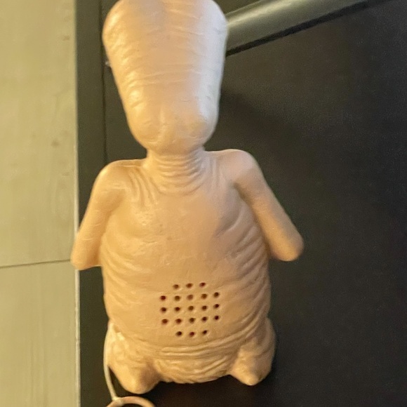 E.T. AMAZING toy and still talks!!!! Well loved - Picture 2 of 5
